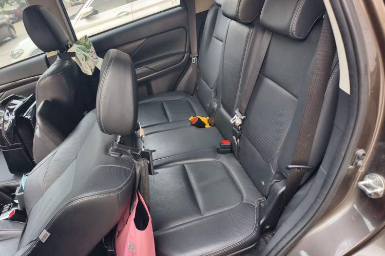 Used Mitsubishi Outlander 2018 2.0L Two-Wheel Drive Glory Edition 5 Seats Left Rear Seat