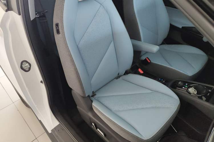 Used Chery Little Ant 2022 Revised Version Sweet Pink Edition Half-Sugar Version Lithium Iron Phosphate 30.7 kWh 30 kW 301 km