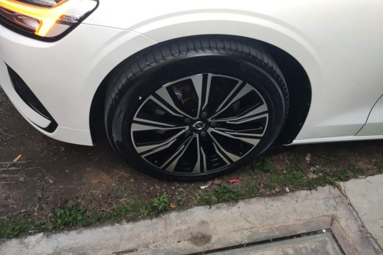 Used Volvo S60 2025 B4 Zhiyuan Luxury Edition
