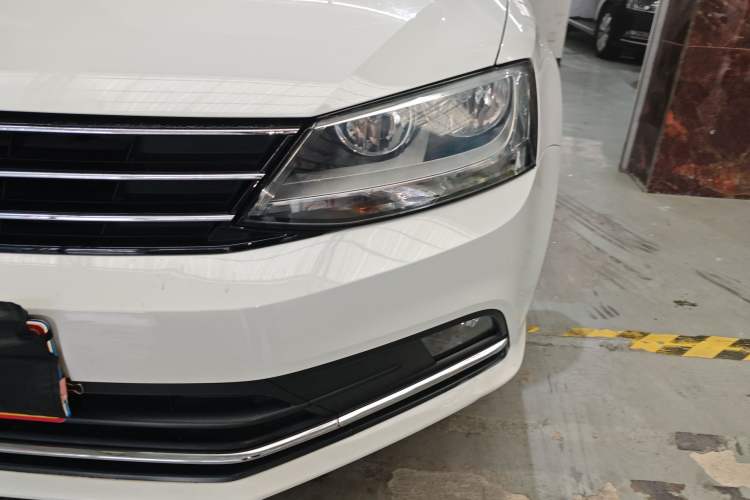 Used Volkswagen Sagitar 2016 230TSI 25th Anniversary Edition Left Front Headlight