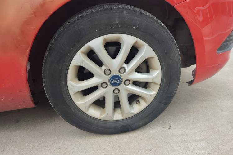 Used Ford Focus 2013 Hatchback Classic 1.8L Automatic Base Model Right Front Wheel Hub