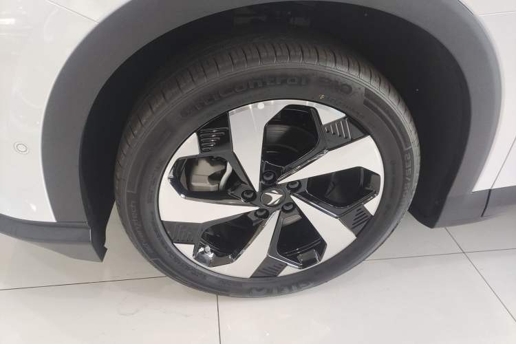 Used ARCFOX Alpha T5 2025 520 MAX Left Front Wheel Hub