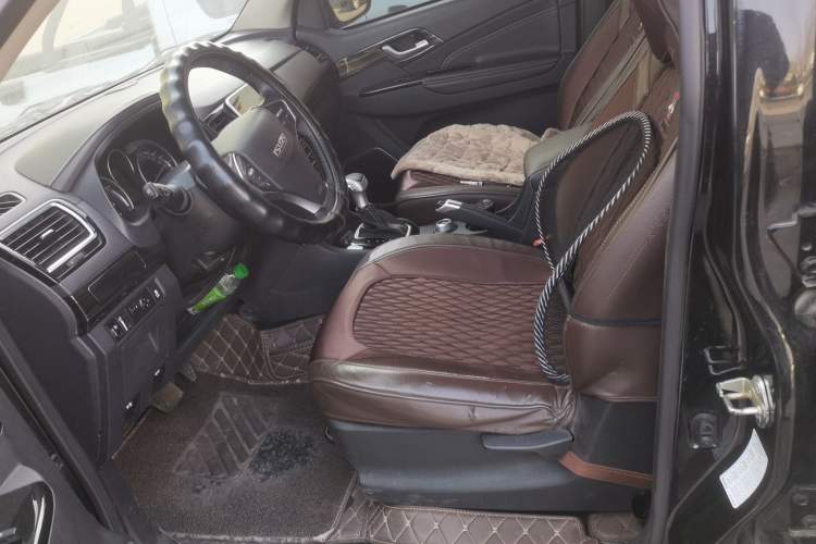 Used Isuzu D-MAX 2020 1.9T 4x4 Automatic Comfort Edition China VI Standard RZ4E Hi-Power
