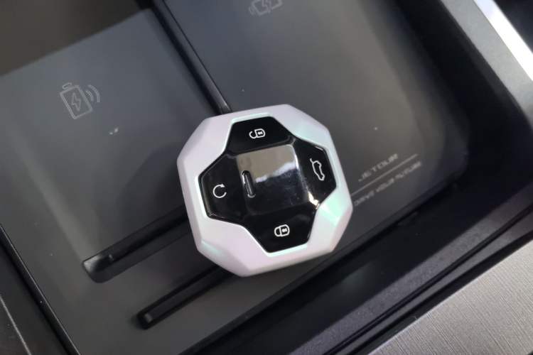 Used JETOUR Shanhai Traveler C-DM 2024 C-DM 208KM Mountain & Wilderness Edition