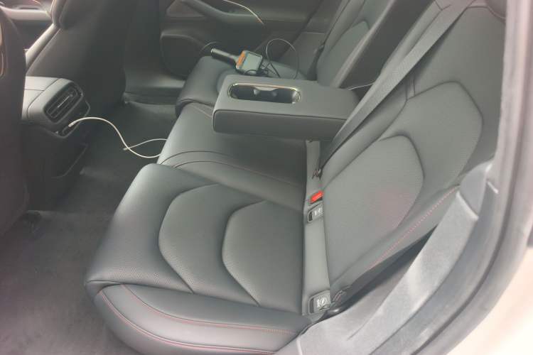 Used Xiaomi Auto SU7 2024 Four-Wheel Drive Ultra-Long Range Advanced Intelligent Driving Max Edition Left Rear Seat