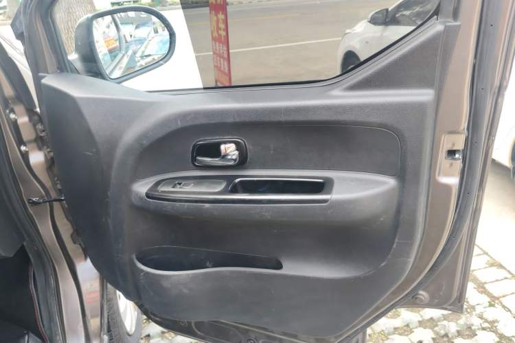 Used Jinbei Gold Hiace 2021 2.0L Passenger Van Engineering Lion Central Air Conditioning Version 9 Seats