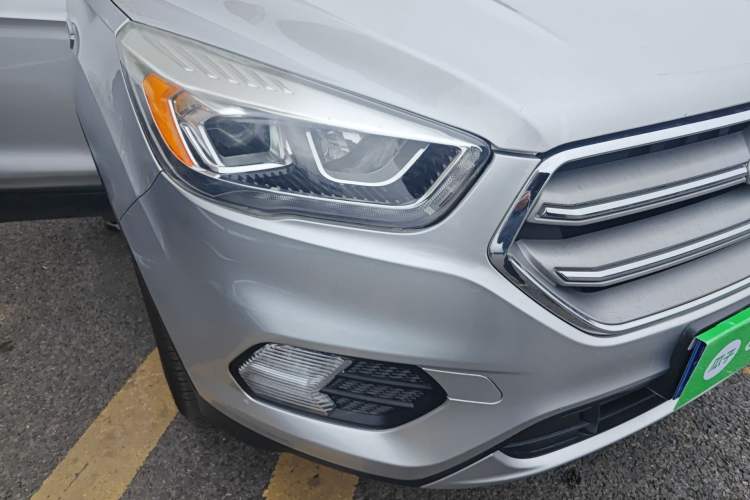 Used Ford Kuga 2017 EcoBoost 180 Two-Wheel-Drive Platinum Edition Right Front Headlight