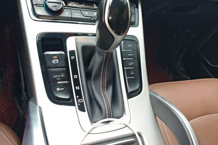 Used Geely Auto Emgrand X7 Sport 2016 1.8TD Automatic ZhiZun Version
