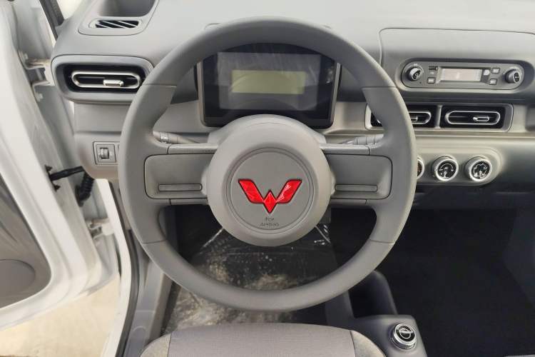 Used Wuling Zhiguang New Energy 2025 Standard Model Steering Wheel