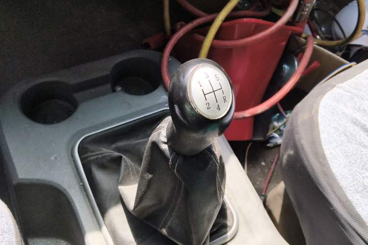 Used FORTHING Lingzhi 2014 V3 1.5L 7-Seater Luxury Model Gear Lever