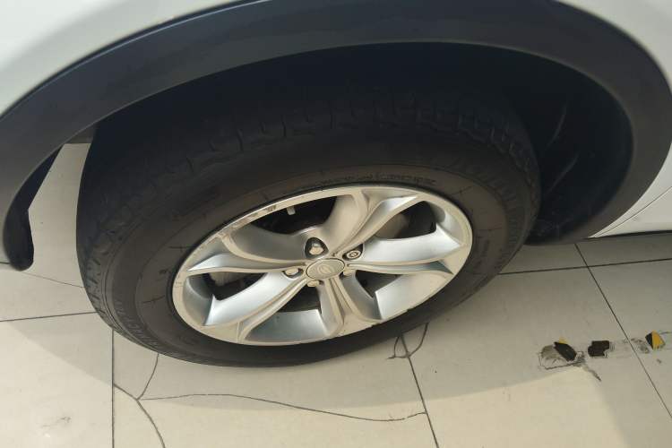 Used Land Rover Discovery Sport 2017 2.0T PURE Left Front Wheel Hub