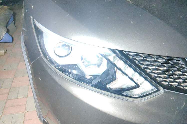 Used Nissan Qashqai 2017 2.0L CVT Luxury Edition China V Standard Right Front Headlight