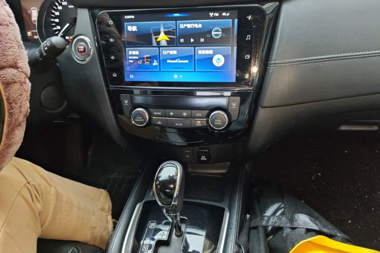 Used Nissan X-Trail 2020 2.0L XL ITS CVT 2WD SmartConnect Comfort Edition Audio And AC Panel