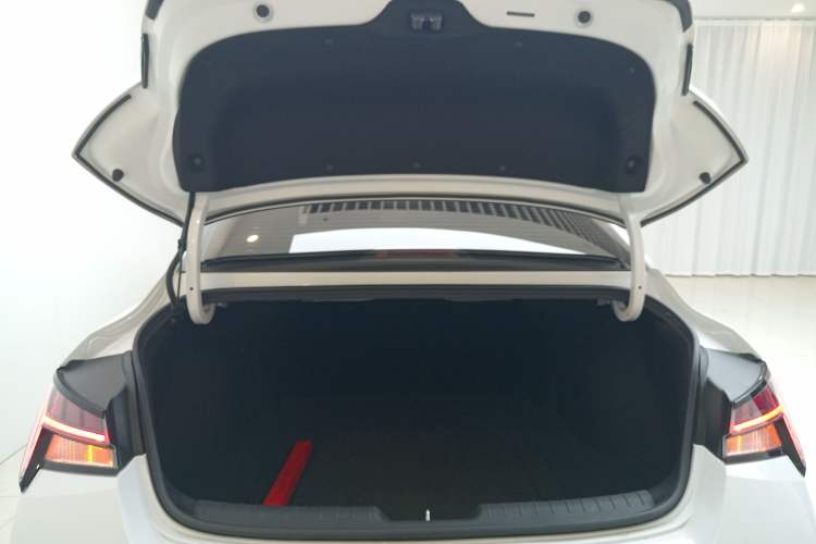 Used Hyundai Elantra 2021 1.5L CVT LUX Prestige Edition Trunk