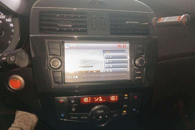 Used Nissan Tiida 2013 1.6L CVT Cool Cafe Edition Audio And AC Panel