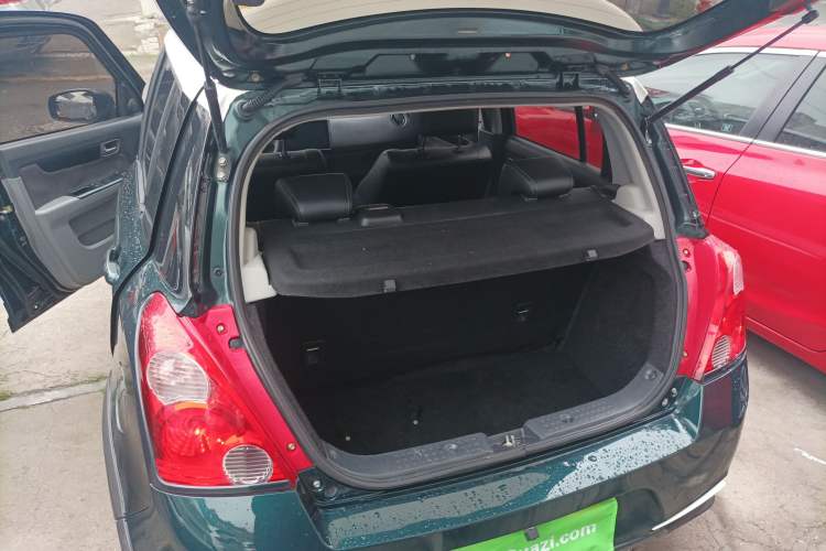 Used Suzuki Swift 2016 1.5L Automatic Fashionable Coolplay Edition Trunk