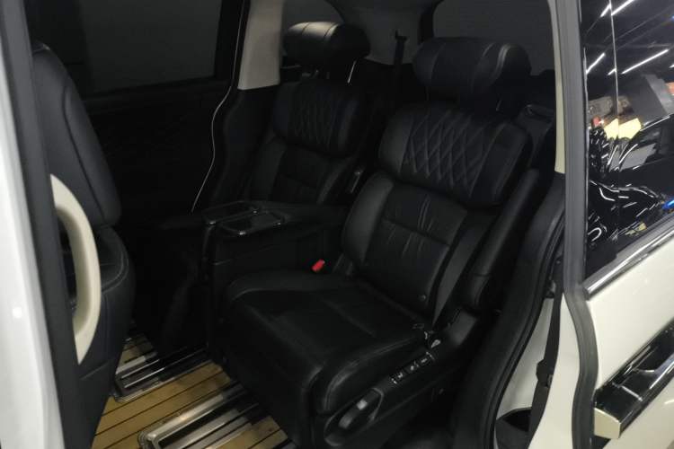 Used Honda Elysion 2019 2.0L Hybrid Luxury Edition
