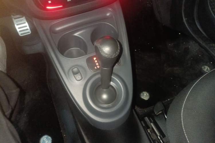 Used smart fortwo 2018 1.0L 52kW Hardtop Passion Edition China V Standard Gear Lever