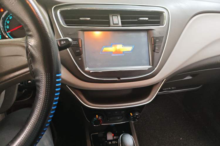 Used Chevrolet Lova RV 2016 1.5L Automatic Comfort Edition Audio And AC Panel