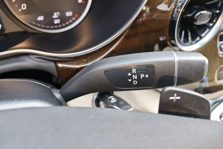 Used Mercedes-Benz V-Class 2021 V 260 Avantgarde Edition Gear Lever