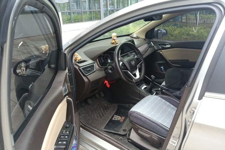 Used Baojun 310W 2017 1.5L Manual Fashion Edition China VI Driver Seat