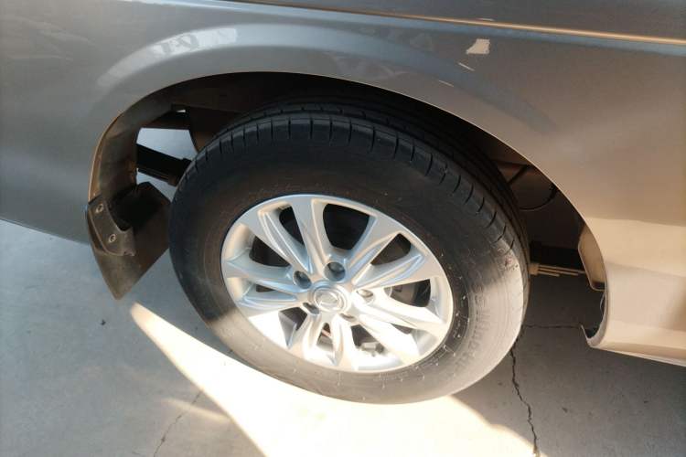 Used FORTHING Lingzhi 2019 M5L 1.6L 7-Seater Luxury Model China VI Standard
