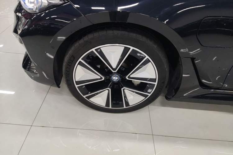 Used BMW i3 2023 eDrive 40 L Midnight Sports Package
