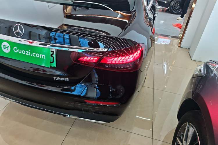 Used Mercedes-Benz E-Class New Energy 2023 E 350 e L Plug-in Hybrid Sports Sedan Exterior 3