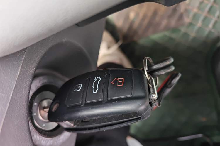 Used Chery QQ Ice Cream 2022 120km Conical Shape Lithium Iron Phosphate