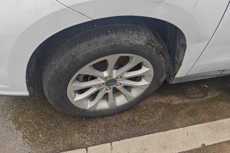 Used Haval H2 2017 Red-Label 1.5T Manual Two-Wheel-Drive Elite Model Left Front Wheel Hub