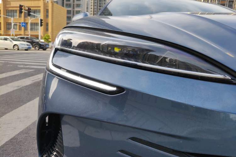 Used BYD Seal 2023 DM-i 1.5T 121km Prestige Model Right Front Headlight