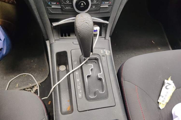 Used Bestune B70 2014 2.0L automatic comfort version Gear Lever