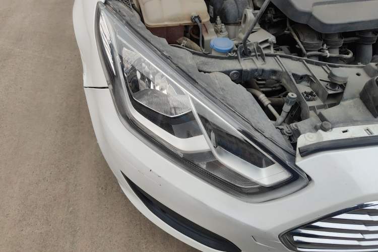 Used Ford Escort 2017 Revised Version 1.5L Automatic Comfort Edition Right Front Headlight