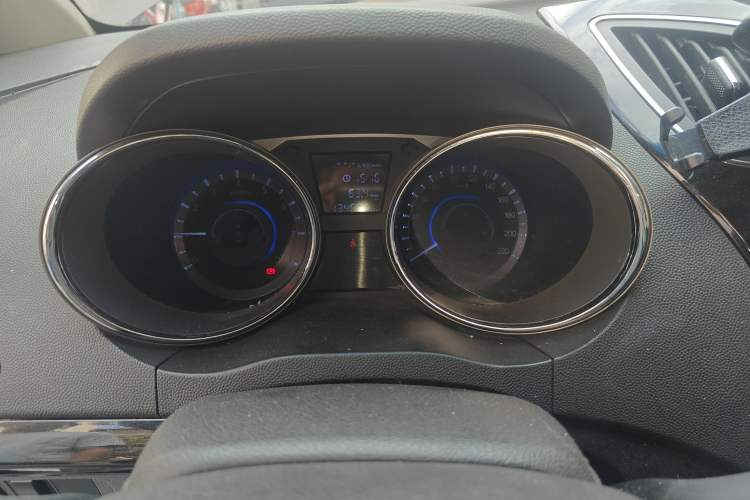 Used JAC Refine M2 2013 1.8L Manual Luxury 5-Seater