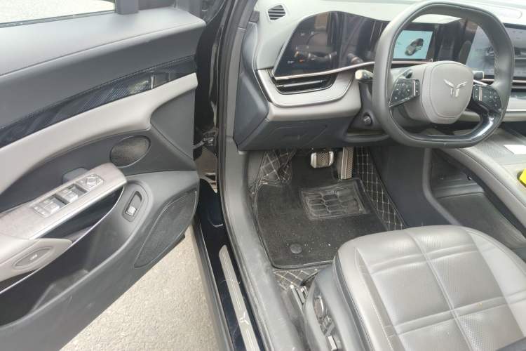 Used Hongqi Tiangong 08 2025 680 Ultra Four-Wheel-Drive Version Driver Seat