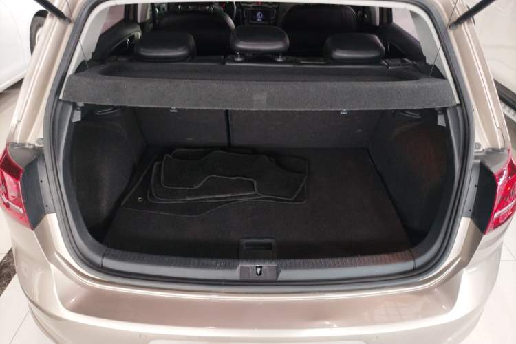 Used Volkswagen Golf 2017 230TSI Automatic Comfort Edition – Celebrating Milestone of One Million Units Trunk