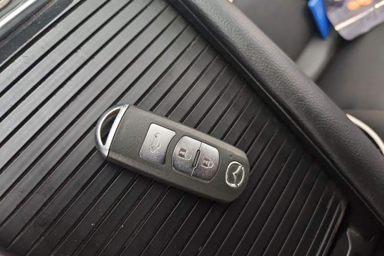 Used Mazda 3 Axela 2019 Cloud-Controlled Sedan 1.5L Automatic Luxury Model China VI Standard Interior 1