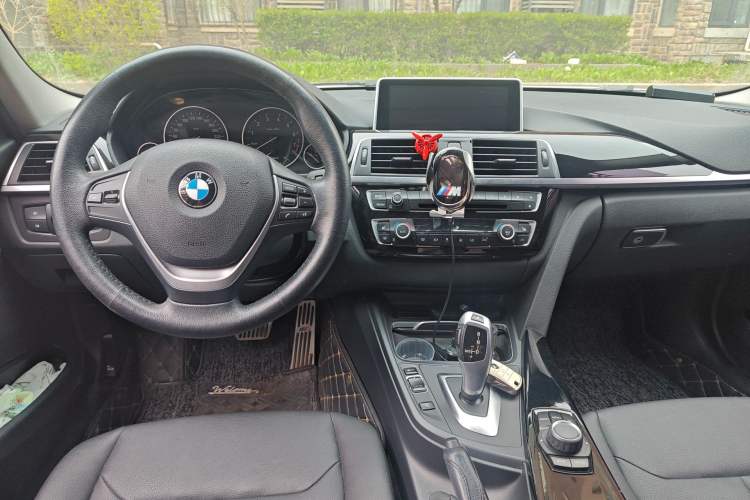 Used BMW 3 Series 2017 320Li Fashion Model Center Console