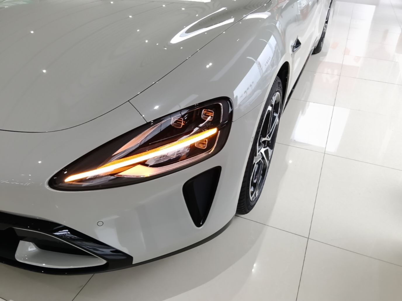 Xiaomi Auto SU7 2024 Rear-Drive Ultra-Long Range Advanced Pro-Level Intelligent Driving Version — снимка 8