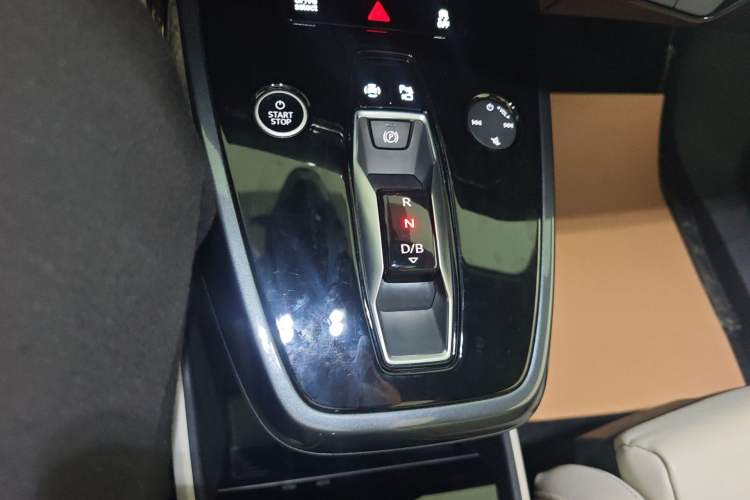 Used Audi Q4 e-tron 2023 50 e-tron quattro Visionary Edition Gear Lever