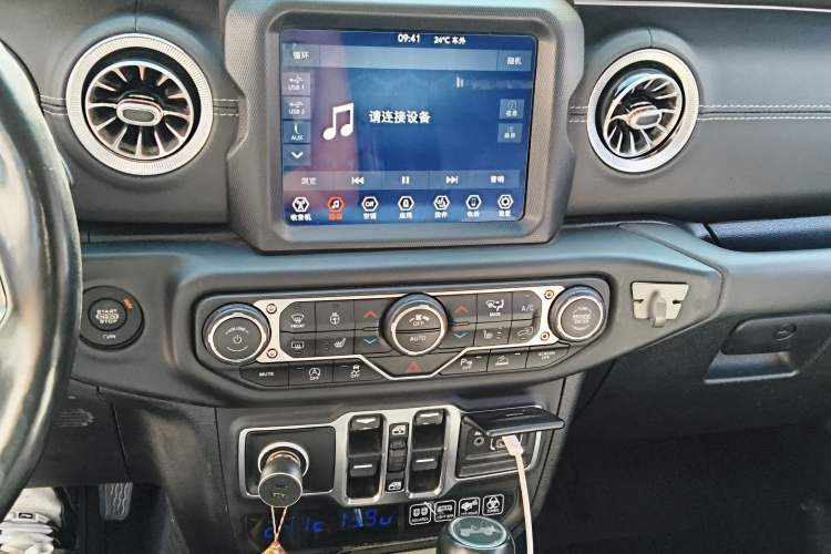 Used Jeep Wrangler 2019 2.0T Sahara Four-Door Version China VI Emission Standard