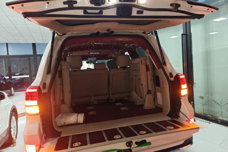 Used Toyota Land Cruiser 2019 4.0L GX-R GT Dual Fuel Sunroof Velvet Interior – Middle East Specification