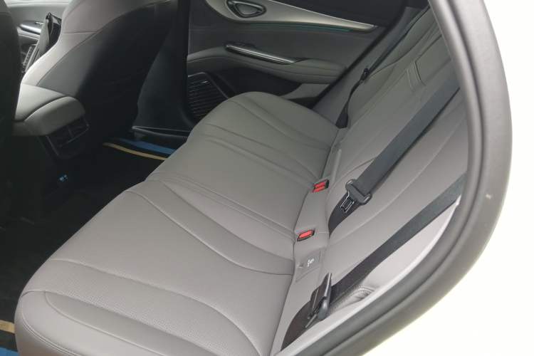 Used BYD Seal 07 DM-i 2025 Intelligent Driving Version DM-i 1.5L 125 km Prestige Edition Left Rear Seat