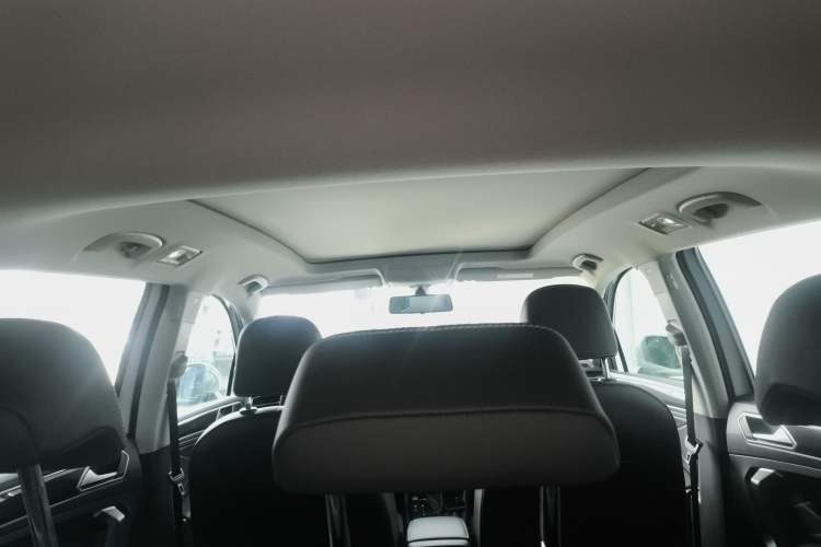 Used Volkswagen Tiguan L 2023 300TSI Automatic Two-Wheel Drive Smart Edition