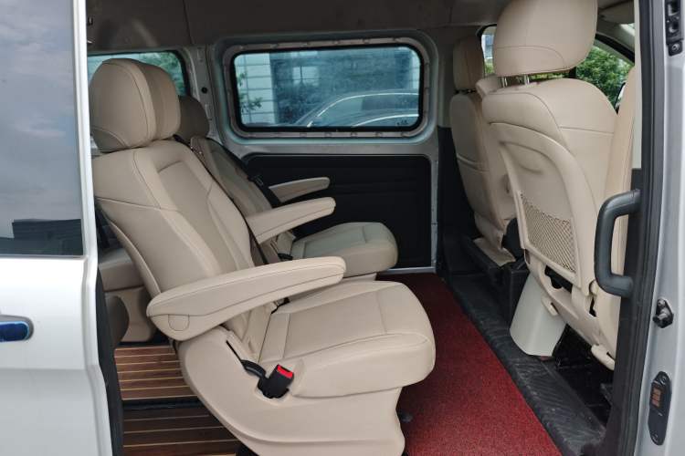 Used Ford Transit 2019 2.0T Diesel Multi-Purpose Commercial Vehicle Short Wheelbase Mid-Roof Design 6-Seater China VI Standard
