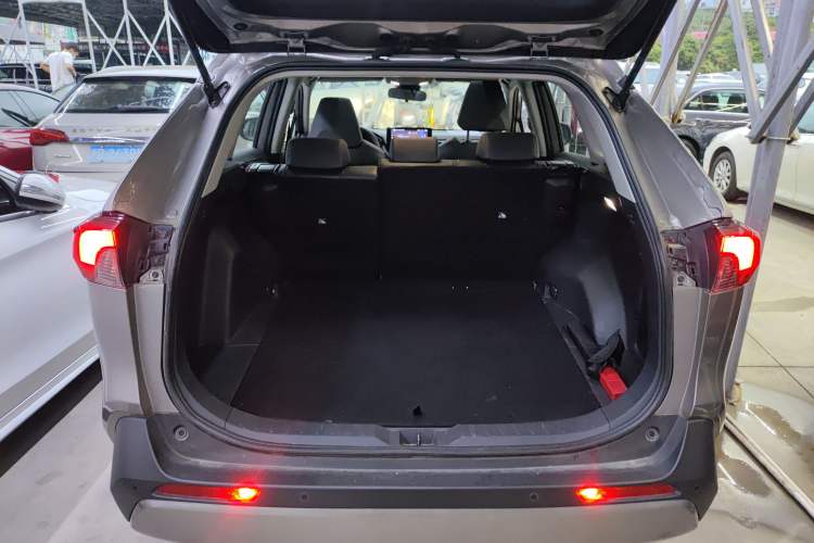 Used Toyota RAV4 2023 2.0L CVT Two-Wheel Drive Fashion Plus Edition
