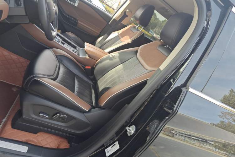 Used Ford Explorer 2023 EcoBoost 285 Four-Wheel Drive Titanium Edition 6 Seats