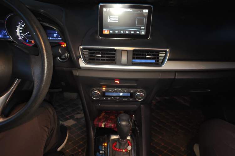 Used Mazda 3 Axela 2016 Sedan 1.5L Automatic Luxury Model