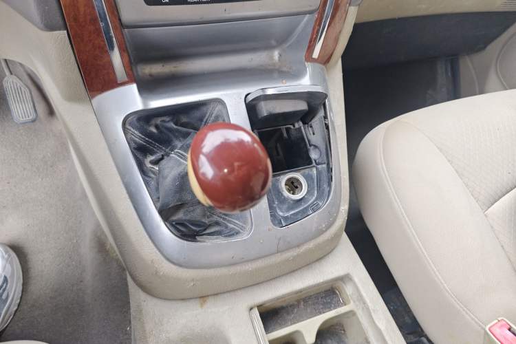 Used Foton MP-X E 2014 2.0L Wealth Express Classic Edition 4G63 Gear Lever