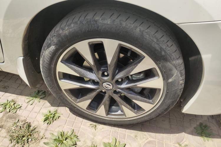 Used Nissan Lannia 2016 1.6L CVT Smart Cool Edition Right Front Wheel Hub